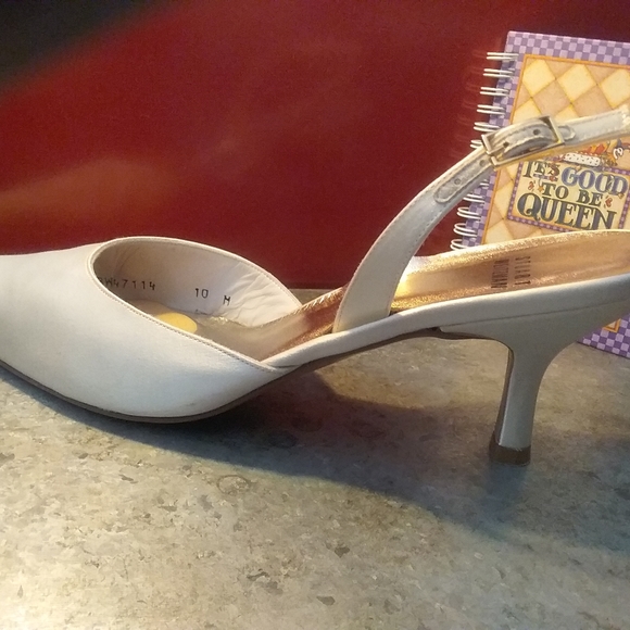 Stuart Weitzman shoes - Picture 2 of 4